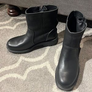 Black leather Ugg boot